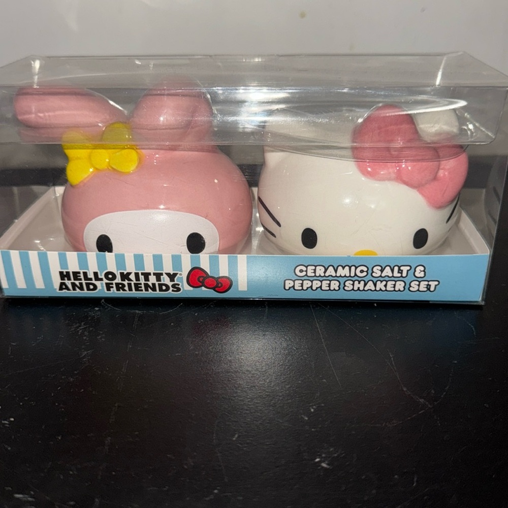 HELLO KITTY AND FRIENDS SALT AND PEPPER SHAKERS